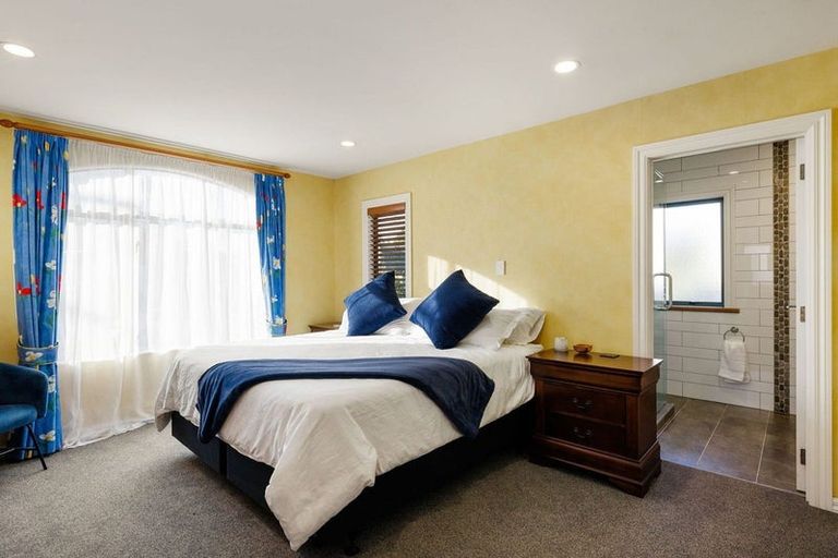 Photo of property in 16 Cranwell Place, Hillcrest, Hamilton, 3216