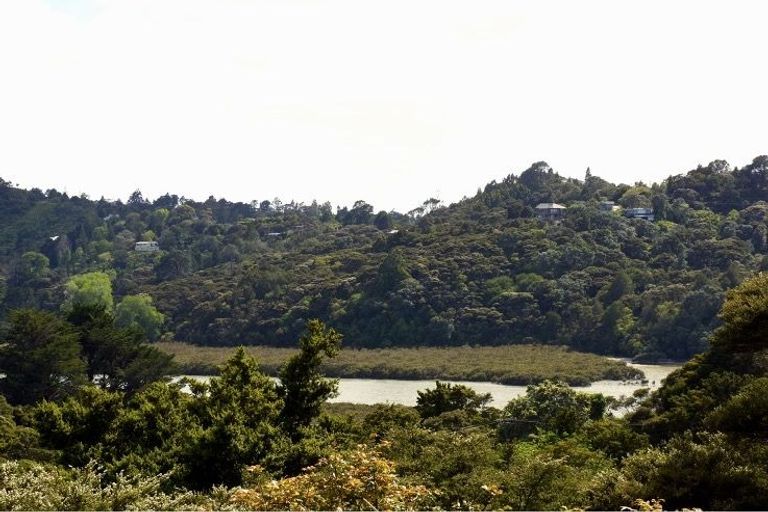 Photo of property in 65 Laingholm Drive, Laingholm, Auckland, 0604