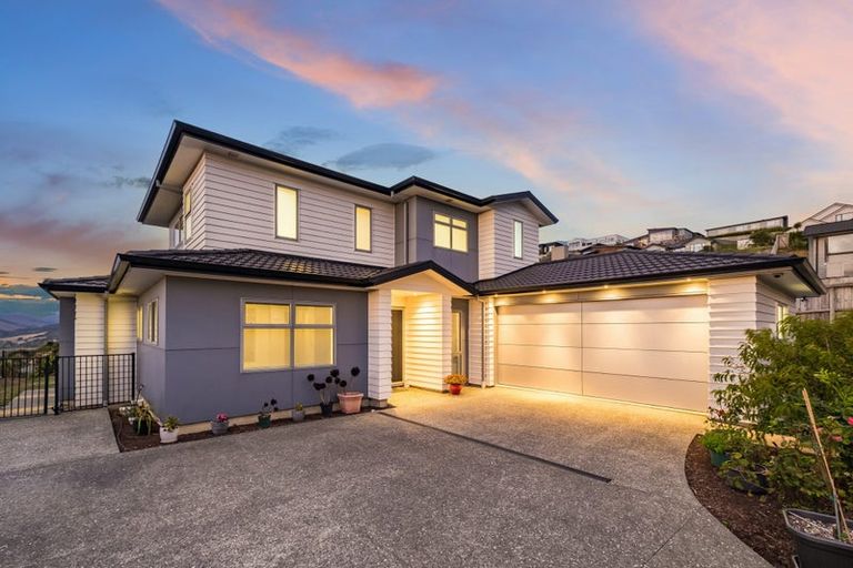 Photo of property in 13 Canary Way, Whitby, Porirua, 5024