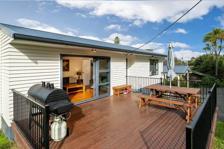 Photo of property in 2/539 Glenfield Road, Glenfield, Auckland, 0629