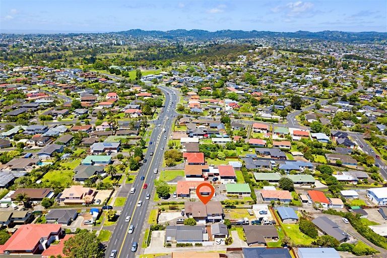 Photo of property in 4184 Great North Road, Glendene, Auckland, 0602