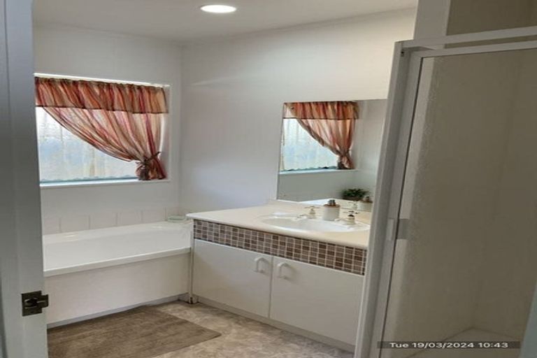 Photo of property in 2/20 Tarnica Road, Northpark, Auckland, 2013