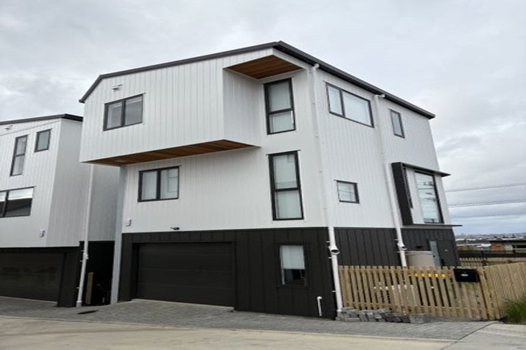 Photo of property in 14c Elcoat Avenue, Te Atatu South, Auckland, 0610