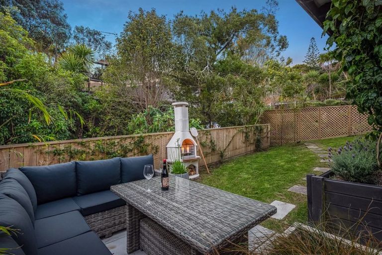 Photo of property in 1/15 Telephone Road, Birkenhead, Auckland, 0626