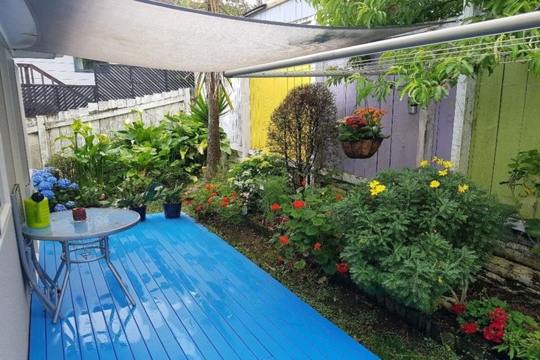 Photo of property in 1 Katrina Place, Massey, Auckland, 0614