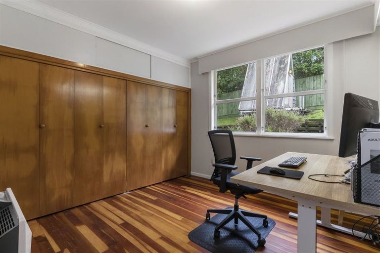 Photo of property in 25 Chatsworth Crescent, Pakuranga Heights, Auckland, 2010