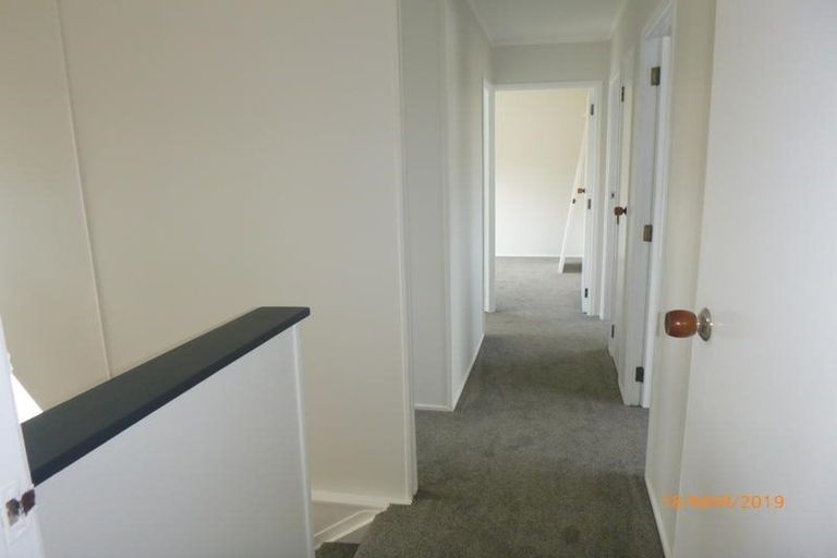 Photo of property in 8 St Catherine Crescent, West Harbour, Auckland, 0618