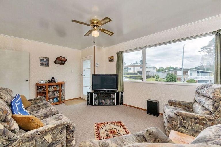 Photo of property in 19 Glendene Avenue, Glendene, Auckland, 0602