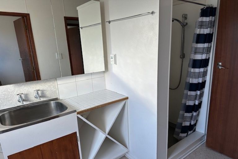 Photo of property in 3 Manhattan Heights, Glendene, Auckland, 0602