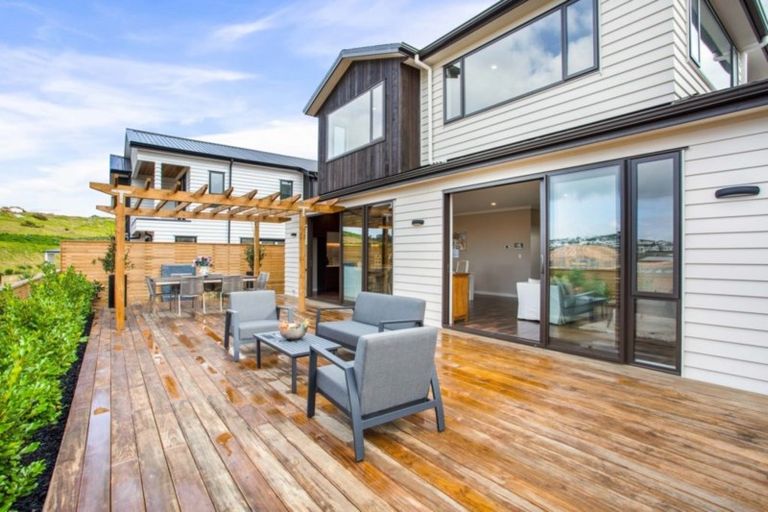 Photo of property in 17 Tawatawa Street, Long Bay, Auckland, 0630