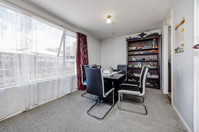 Photo of property in 2/2 Resolute Way, Papakura, 2110