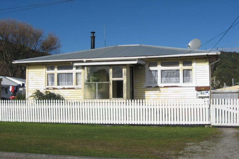 Photo of property in 21 Newcastle Street, Cobden, Greymouth, 7802