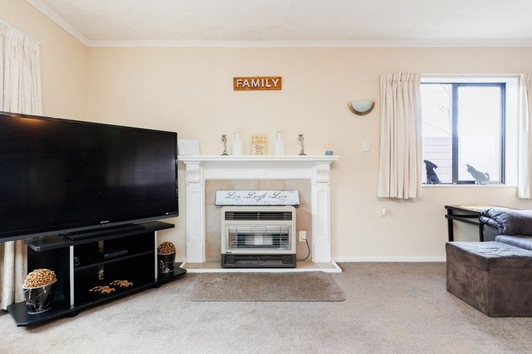 Photo of property in 10 Botanical Road, Takaro, Palmerston North, 4412
