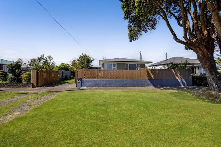 Photo of property in 15a Pratt Street, Waitara, 4320