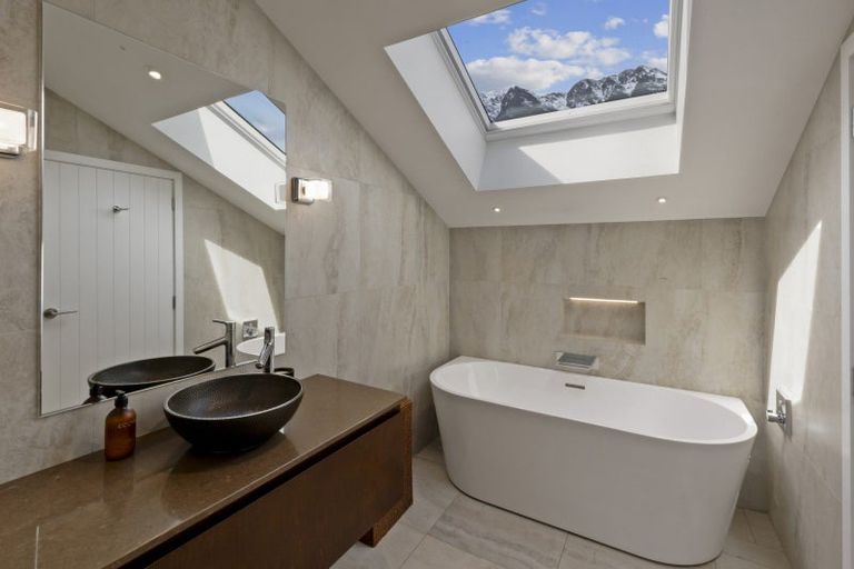 Photo of property in 14 Kerrera Lane, Jacks Point, Queenstown, 9371