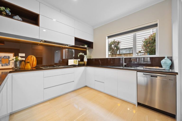 Photo of property in 1 Creggan Crescent, Flat Bush, Auckland, 2019