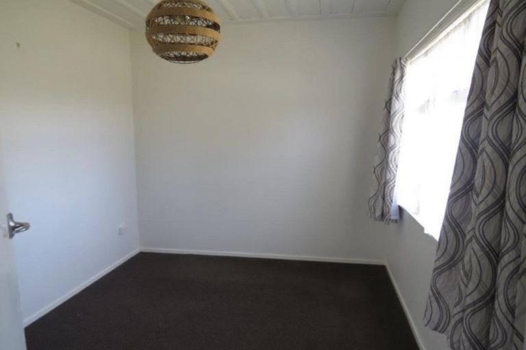 Photo of property in 1 Sedcole Street, Pahiatua, 4910