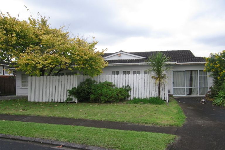 Photo of property in 6 Suzetta Place, Sunnyhills, Auckland, 2010