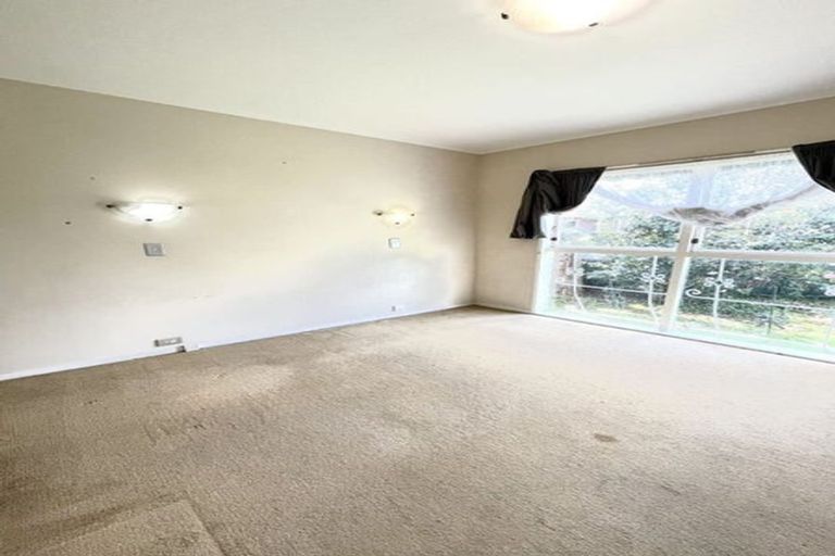 Photo of property in 27 Mirrabooka Avenue, Botany Downs, Auckland, 2010