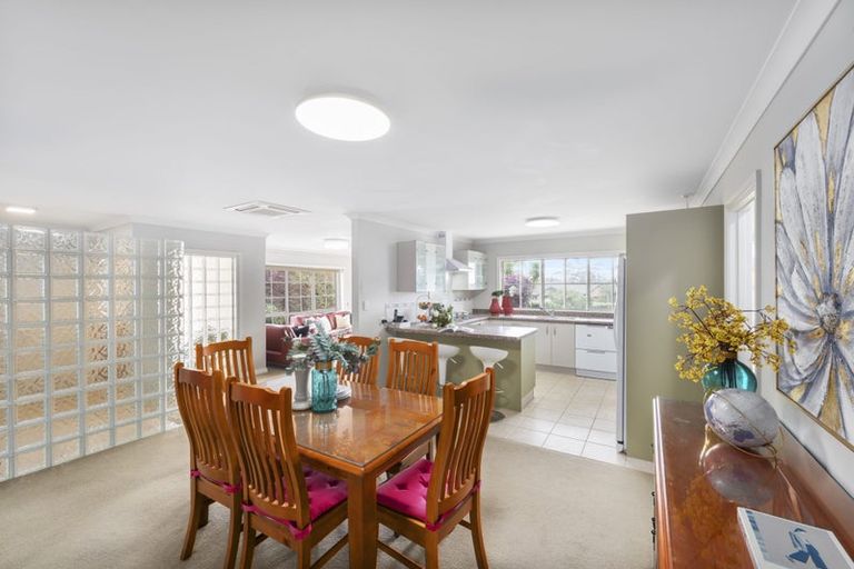 Photo of property in 14 Pittville Place, Henderson, Auckland, 0612