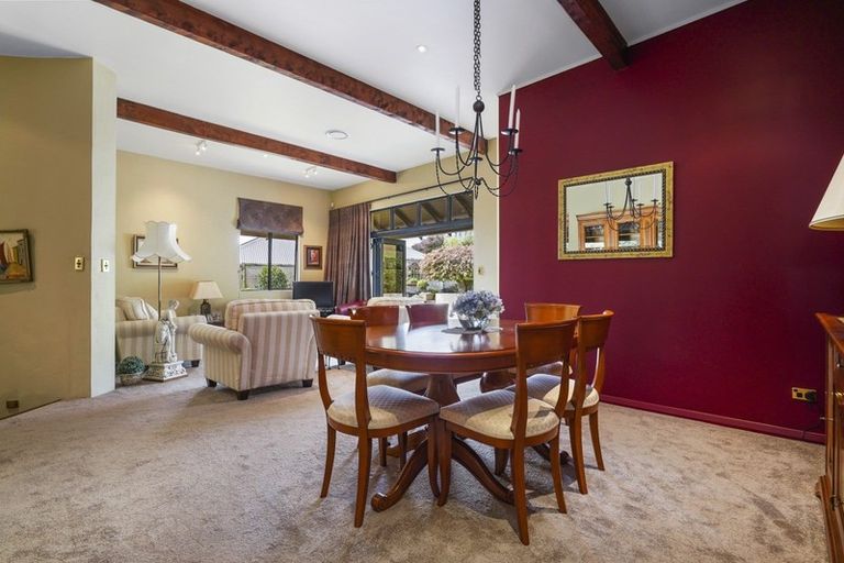 Photo of property in 28 Waipuna Place, Rototuna, Hamilton, 3210