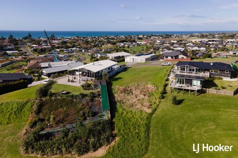 Photo of property in 24 Tohora View, Waihi Beach, 3611