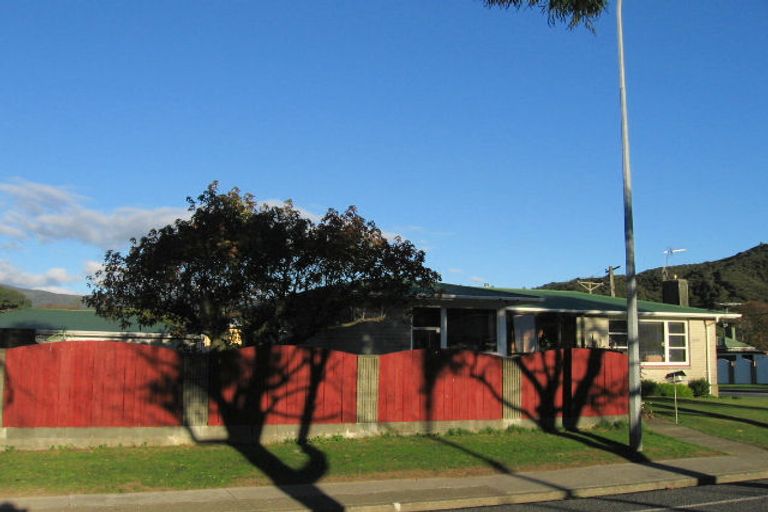 Photo of property in 14 Parkway, Wainuiomata, Lower Hutt, 5014