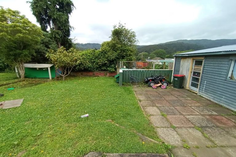 Photo of property in 16 Logie Street, Stokes Valley, Lower Hutt, 5019