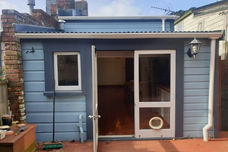 Photo of property in 22 Edinburgh Terrace, Berhampore, Wellington, 6023