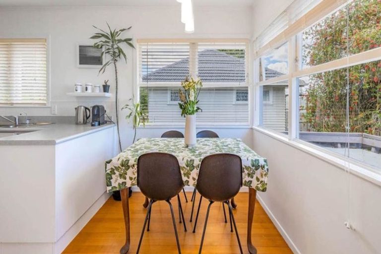 Photo of property in 37 Rosalind Road, Glenfield, Auckland, 0629