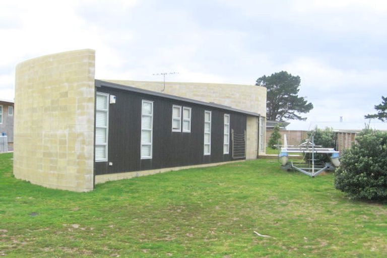 Photo of property in 154 Sands Crescent, Matarangi, Whitianga, 3592