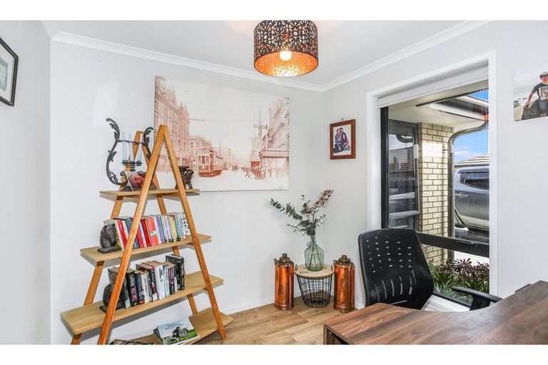 Photo of property in 22 Kauri Drive, Waiuku, 2123