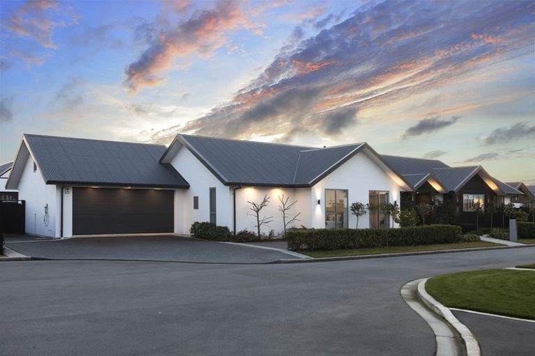 Photo of property in 29 Waterstock Way, Parklands, Christchurch, 8083