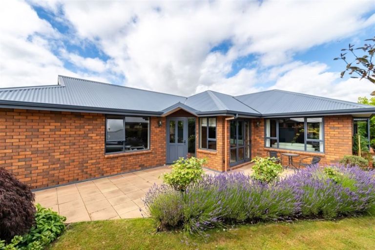 Photo of property in 16 Kura Place, Mosgiel, 9024