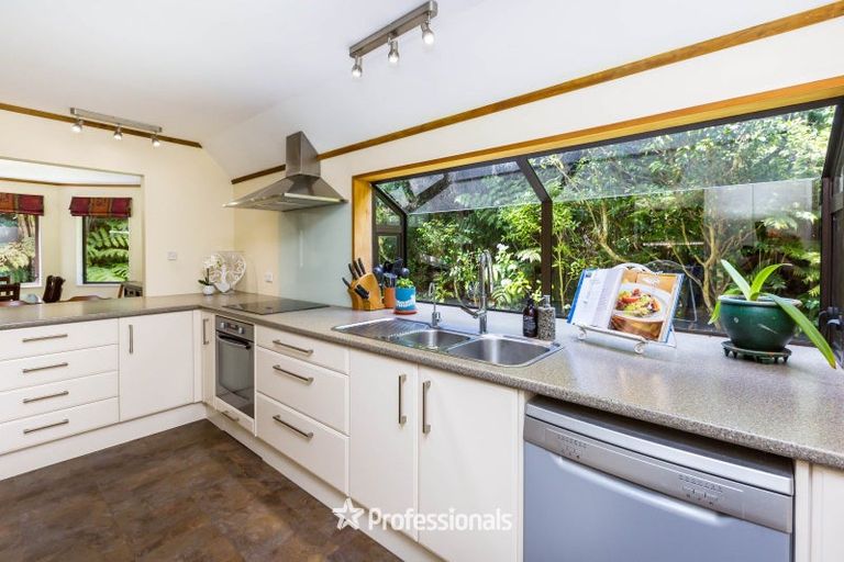 Photo of property in 8 King Charles Drive, Kingsley Heights, Upper Hutt, 5018