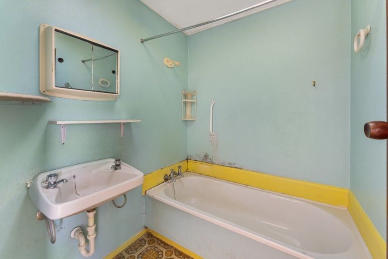 Photo of property in 2/56 Ward Street, Trentham, Upper Hutt, 5018