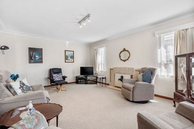 Photo of property in 206 Te Atatu Road, Te Atatu South, Auckland, 0610