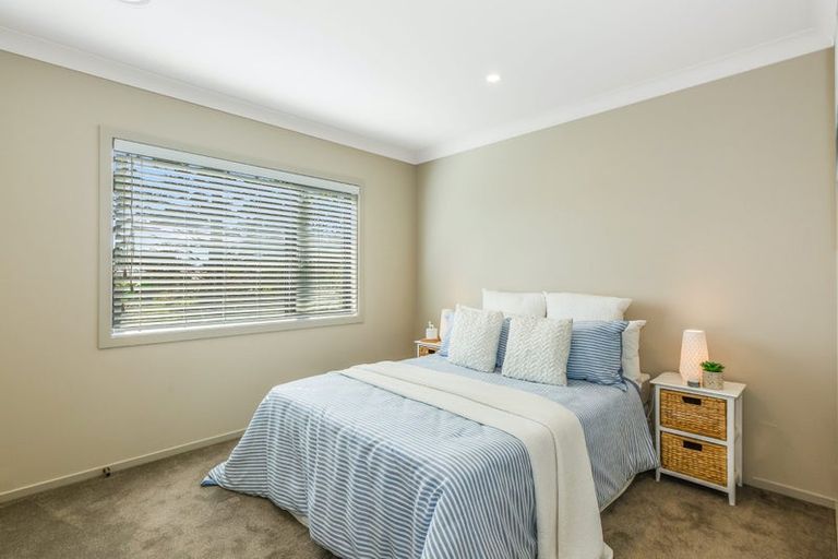 Photo of property in 45 Brindle Way, Newlands, Wellington, 6037