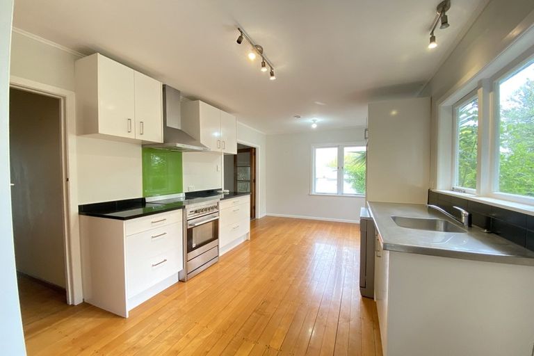 Photo of property in 1/66 Buscomb Avenue, Henderson, Auckland, 0610