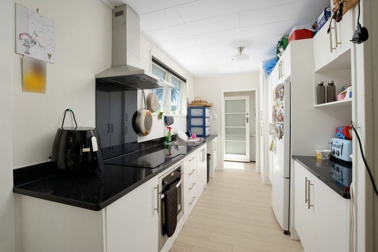 Photo of property in 52 Robertson Road, Favona, Auckland, 2024