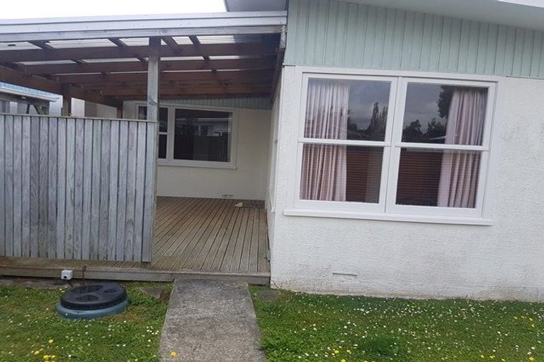 Photo of property in 6 Hollows Crescent, Takaro, Palmerston North, 4412
