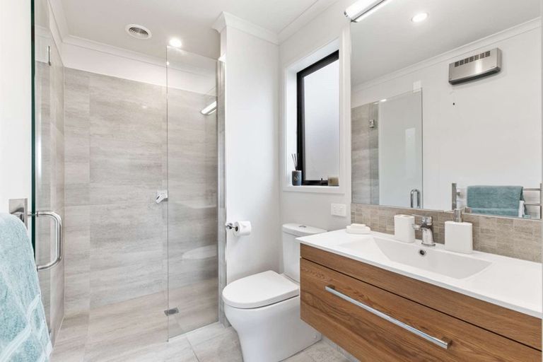 Photo of property in 2 Glennron Lane, Waiuku, 2123