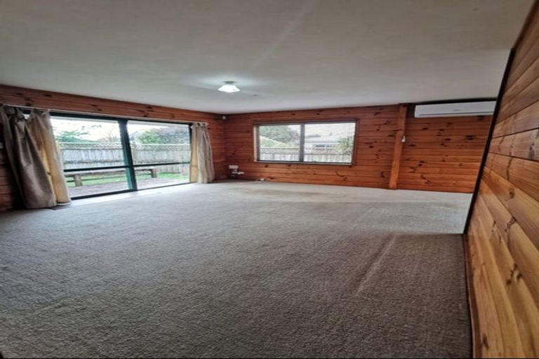 Photo of property in 13a Riserra Drive, Ranui, Auckland, 0612