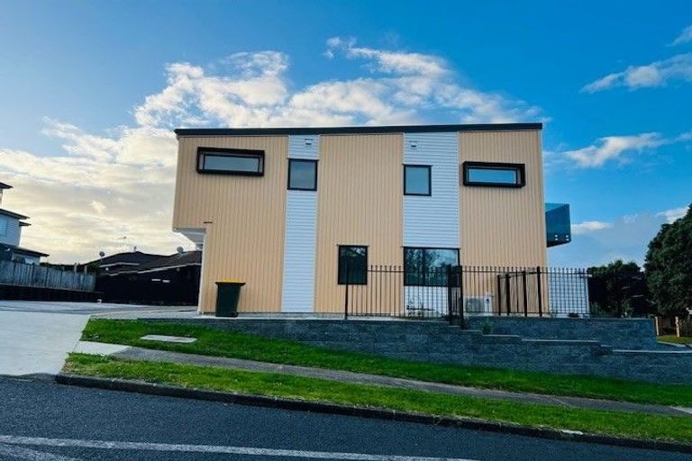 Photo of property in 1/40 Mark Edward Drive, Half Moon Bay, Auckland, 2012