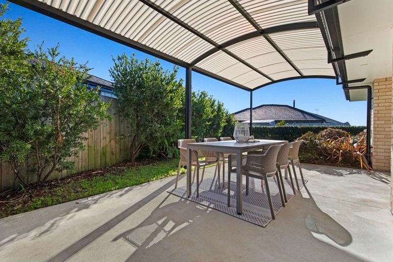 Photo of property in 2 Muriel Way, Papamoa Beach, Papamoa, 3118