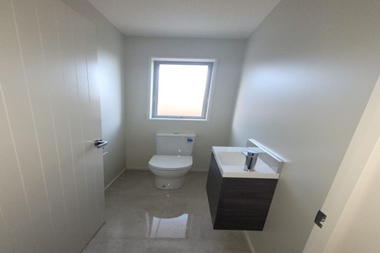 Photo of property in 1 Mccahon Drive, Rangiora, 7400