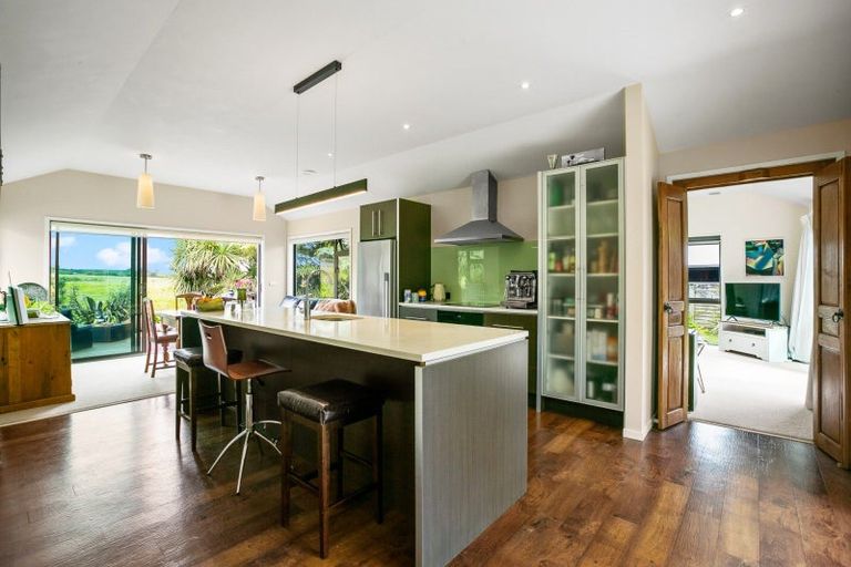 Photo of property in 5a Tui Grove, Oakura, 4314