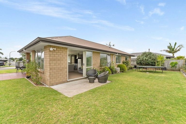 Photo of property in 46 Butterworth Crescent, Papamoa Beach, Papamoa, 3118