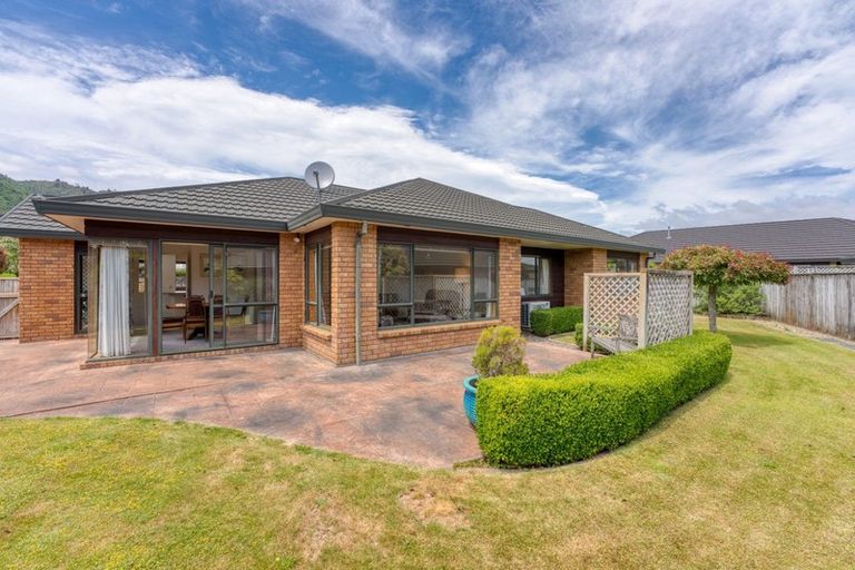 Photo of property in 30 Cranbrook Grove, Waikanae, 5036