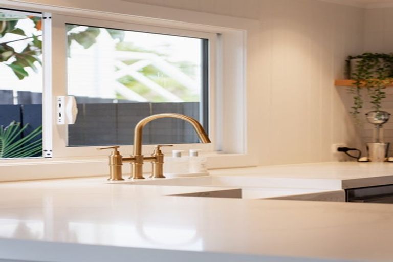 Photo of property in 2/6 Marsh Avenue, Forrest Hill, Auckland, 0620